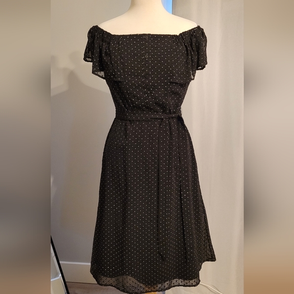 Off shoulder dresd - Picture 3 of 13